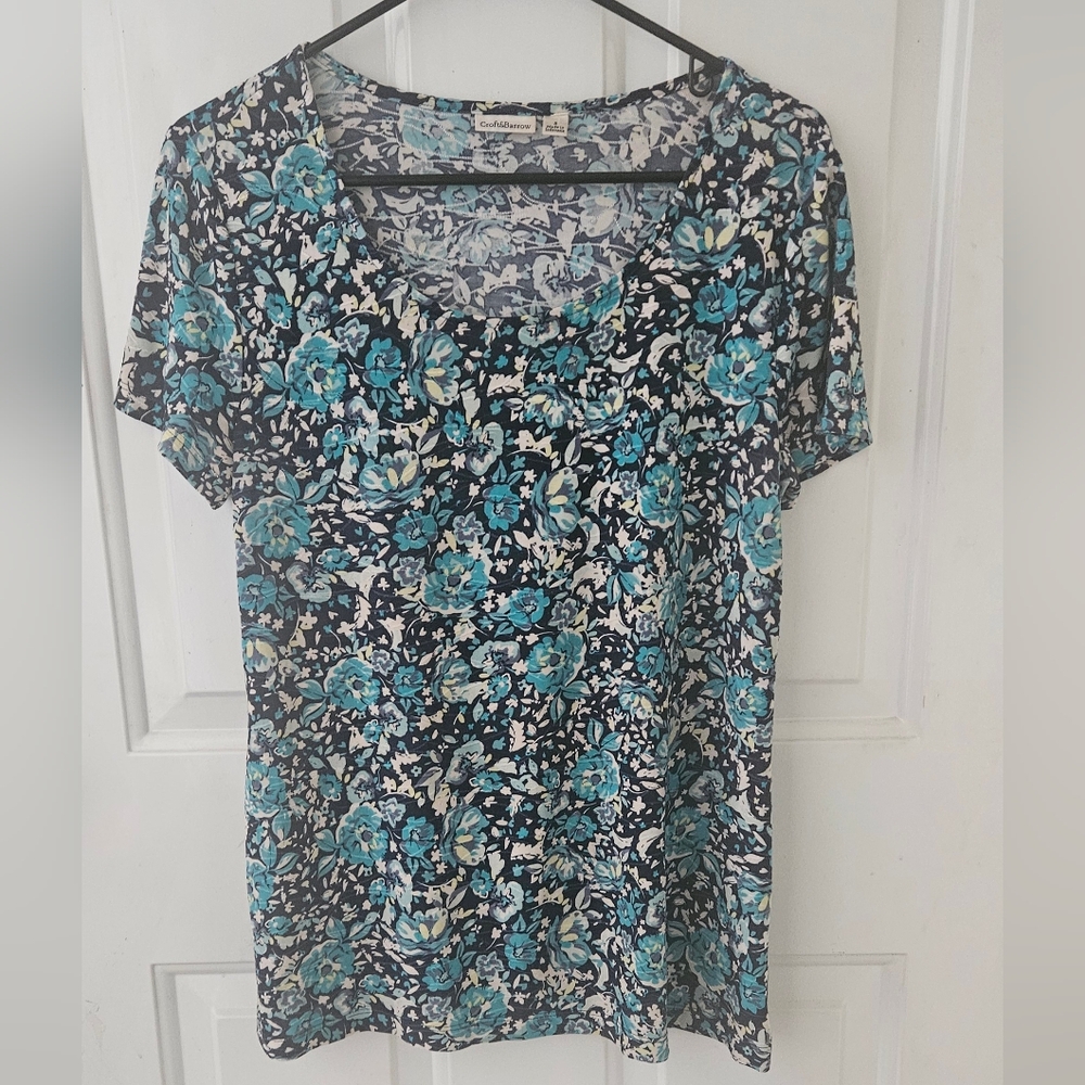 Croft & Barrow Blue Floral Short Sleeve Top Small